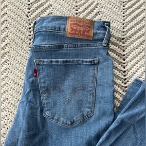 Levi's Women’s Mid-rise Bootcut Jeans in a mid-blue wash